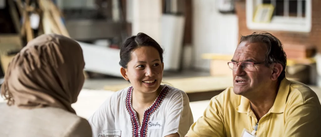 Nieuwkomers oefenen Nederlands met Antwerpse vrijwilligers bij Stadsklap © frederikbeyens