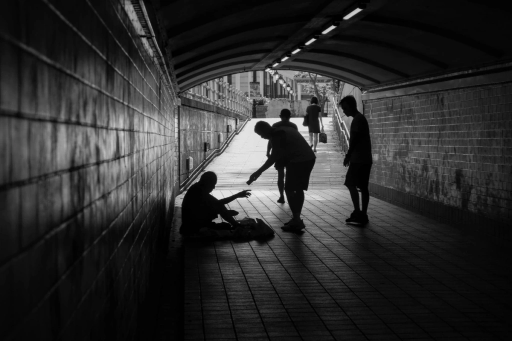 Acht eeuwen minder – Over armoede